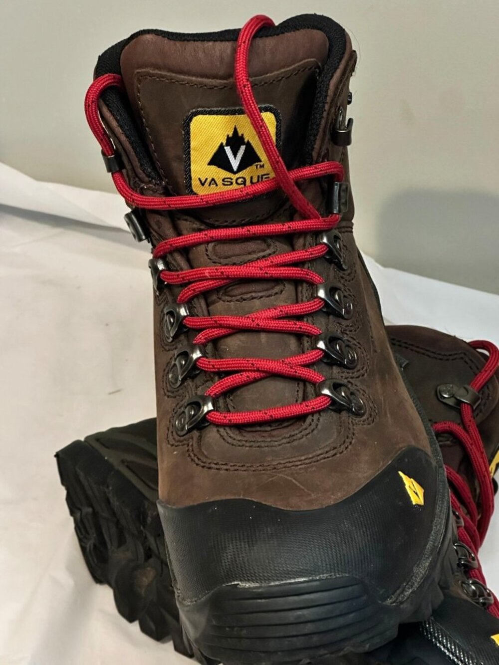 Vasque Womens Hiking Boots Leather Waterproof Vibram Soles Durable Outdoor 8.5